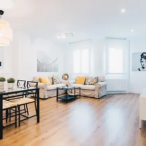 https://bilbao-home-apartment-by-people-rentals.bilbaohotelsspain.com